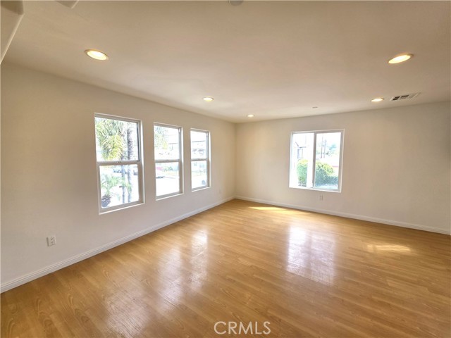 Detail Gallery Image 3 of 28 For 5321 Auckland #1,  North Hollywood,  CA 91601 - 3 Beds | 2/1 Baths