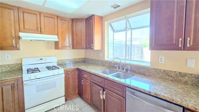 7960 Eugenia Avenue, Fontana CA: https://media.crmls.org/medias/92f9a143-9f57-42ce-abb3-21697fa93a23.jpg