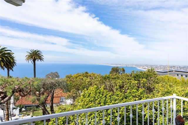 797 Via Somonte, Palos Verdes Estates, California 90274, 4 Bedrooms Bedrooms, ,3 BathroomsBathrooms,Residential,For Sale,Via Somonte,SB25011078