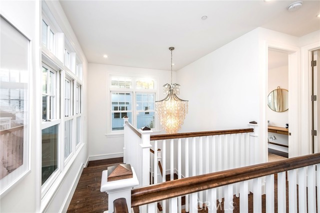 501 6th Place, Manhattan Beach, California 90266, 4 Bedrooms Bedrooms, ,2 BathroomsBathrooms,Residential,Sold,6th,SB23176896