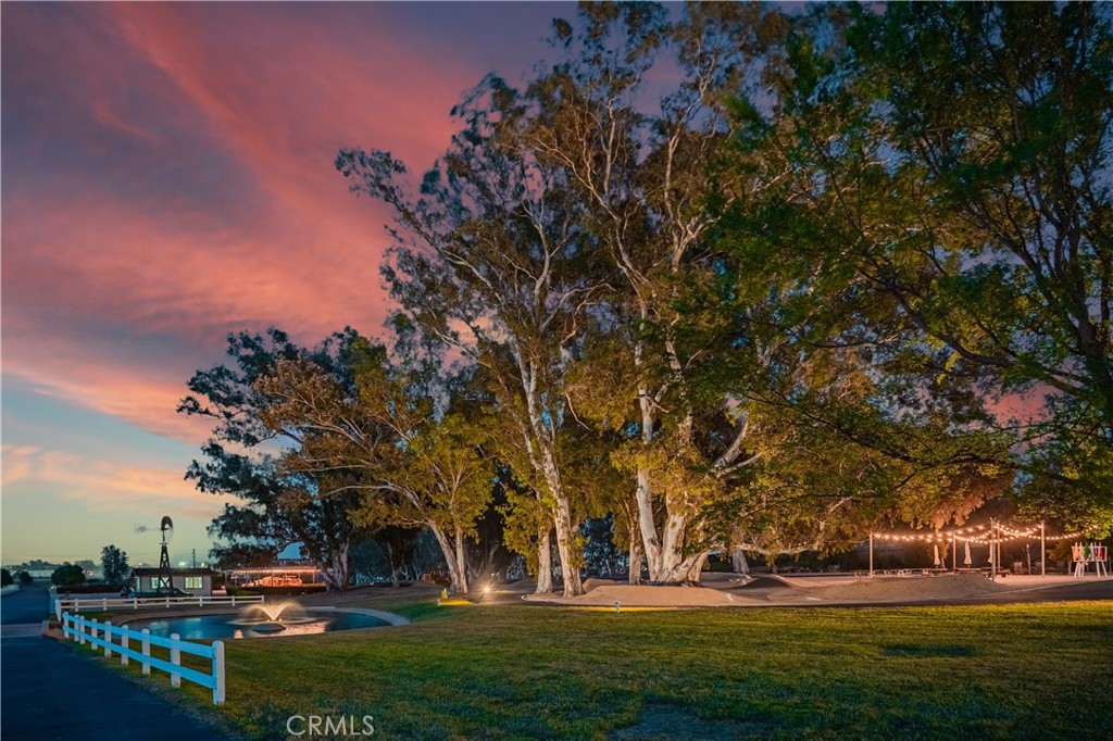 https://media.crmls.org/medias/92fc88a5-c7f2-4b89-978c-a388ea0f489b.jpg?preset=X-Large