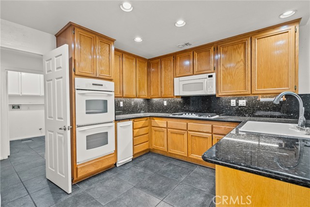 Detail Gallery Image 16 of 64 For 24436 Hampton Dr #C,  Valencia,  CA 91355 - 2 Beds | 2/1 Baths