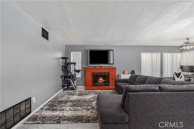 144 Elmtree Drive, Perris CA: https://media.crmls.org/medias/92fcce56-8c1b-4c3c-855b-45111baabeb9.jpg