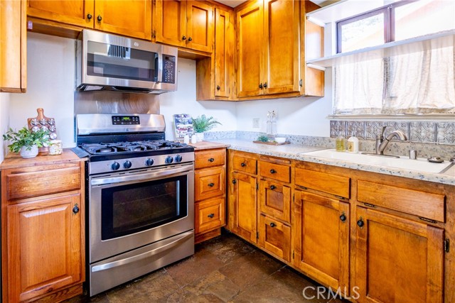 Detail Gallery Image 15 of 45 For 1935 Spencer St, Cambria,  CA 93428 - 2 Beds | 2 Baths