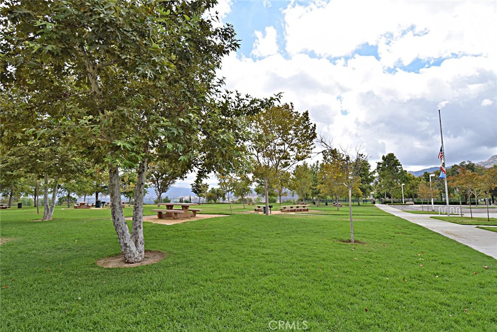 https://media.crmls.org/medias/92fd0e99-af7e-42b0-b110-78337ff13bc4.jpg?preset=X-Large