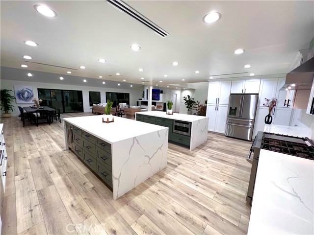 20301 Reaza Place, Woodland Hills CA: https://media.crmls.org/medias/92fdab73-f4cc-42eb-9adc-826577b22075.jpg
