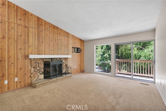 101 Rockledge Lane, Lake Arrowhead CA: https://media.crmls.org/medias/92fefb8f-5643-4f19-ad65-7a231c488951.jpg