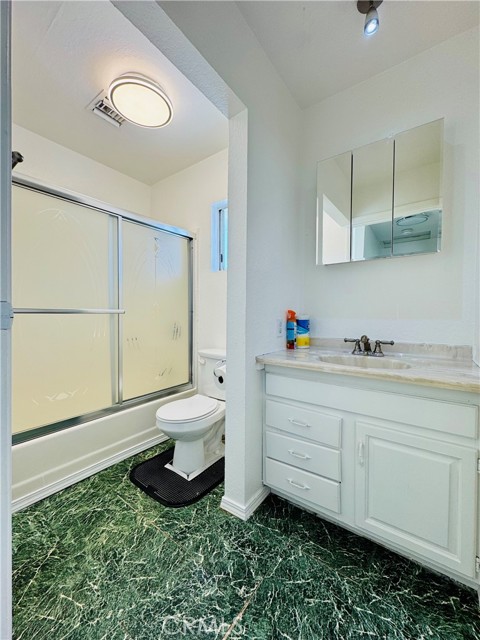 Detail Gallery Image 13 of 20 For 7019 Chimineas Ave, Reseda,  CA 91335 - 5 Beds | 4 Baths