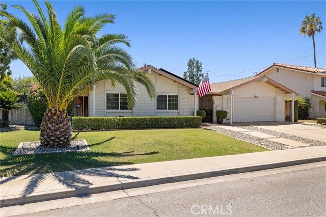 Detail Gallery Image 2 of 60 For 2924 Elm St, Bakersfield,  CA 93301 - 4 Beds | 2 Baths
