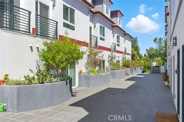 Detail Gallery Image 39 of 43 For 4461 Tujunga Ave #102,  Studio City,  CA 91602 - 3 Beds | 2/1 Baths