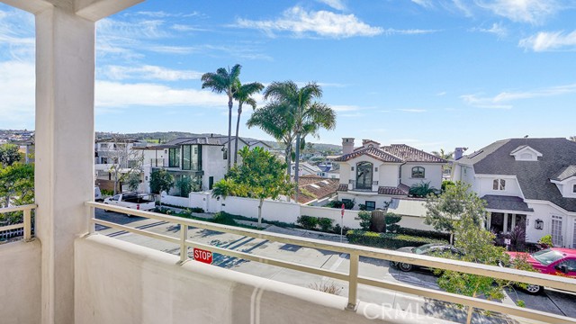 Detail Gallery Image 52 of 61 For 243 Poppy Ave, Corona Del Mar,  CA 92625 - 4 Beds | 3/1 Baths
