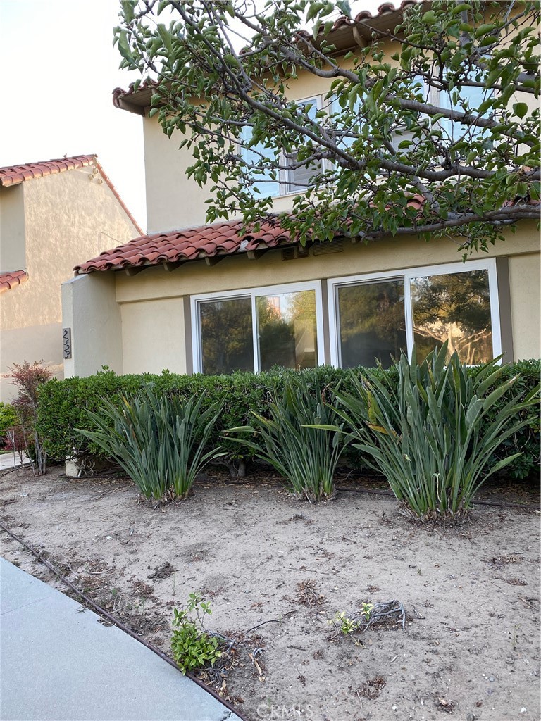 2323 Eastbluff Drive