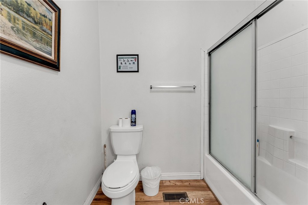 https://media.crmls.org/medias/9300b00d-b7e6-4c70-ae38-a4fd925858f8.jpg?preset=X-Large