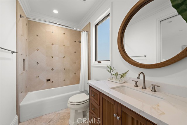 Detail Gallery Image 39 of 75 For 530 Kings Rd, Newport Beach,  CA 92663 - 5 Beds | 4/3 Baths
