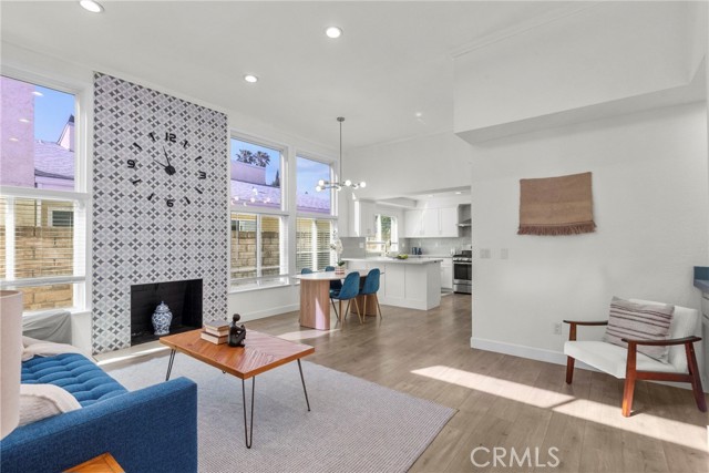 Detail Gallery Image 7 of 44 For 9549 Gladbeck, Northridge,  CA 91324 - 5 Beds | 2/1 Baths