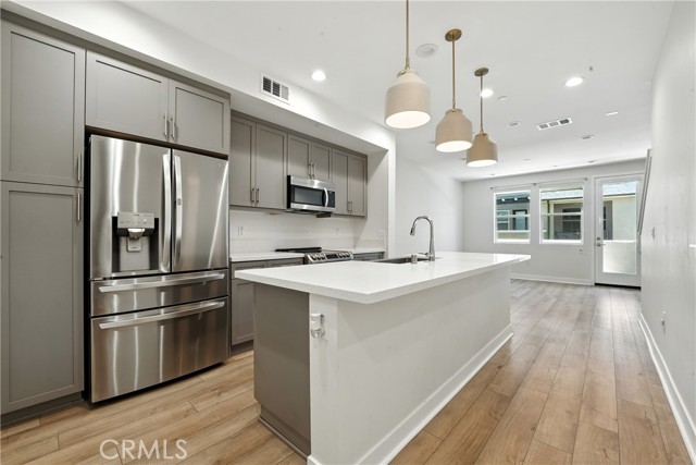 Detail Gallery Image 2 of 40 For 7621 University Ave #103,  La Mesa,  CA 91942 - 3 Beds | 3 Baths
