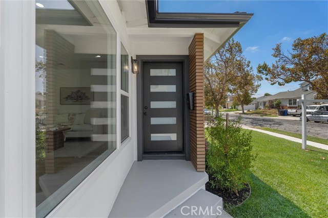 Detail Gallery Image 3 of 28 For 19910 Bernist Ave, Torrance,  CA 90503 - 3 Beds | 2 Baths