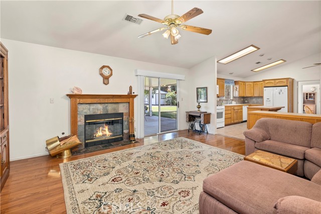 274 N Hemet Street, Hemet CA: https://media.crmls.org/medias/9303e4f1-321b-422d-8677-a127d48893b4.jpg