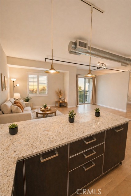 Detail Gallery Image 4 of 24 For 645 W 9th #643,  Los Angeles,  CA 90015 - 1 Beds | 1 Baths