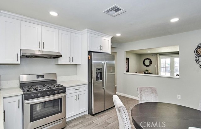 Detail Gallery Image 4 of 18 For 1734 E Hawthorne St, Ontario,  CA 91764 - 4 Beds | 2 Baths