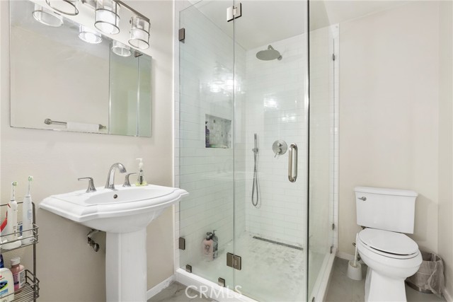 Detail Gallery Image 18 of 27 For 2304 Mathews Ave #2,  Redondo Beach,  CA 90278 - 2 Beds | 2/1 Baths