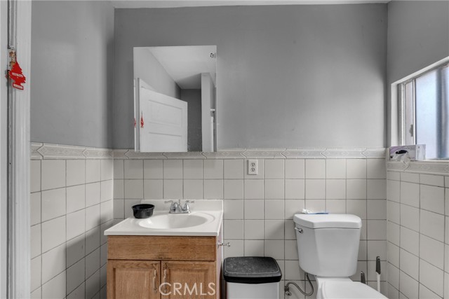 2200 E 105th Street, Los Angeles CA: https://media.crmls.org/medias/9306f786-ff62-44aa-aed6-58837fae0a32.jpg