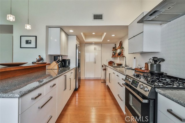 21025 Lemarsh Street, Chatsworth CA: https://media.crmls.org/medias/930734dd-71d2-4e52-9f12-b7b812613c80.jpg