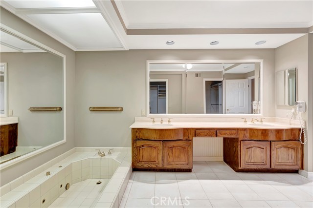 Detail Gallery Image 28 of 52 For 19371 Woodlands Dr, Huntington Beach,  CA 92648 - 3 Beds | 2/1 Baths