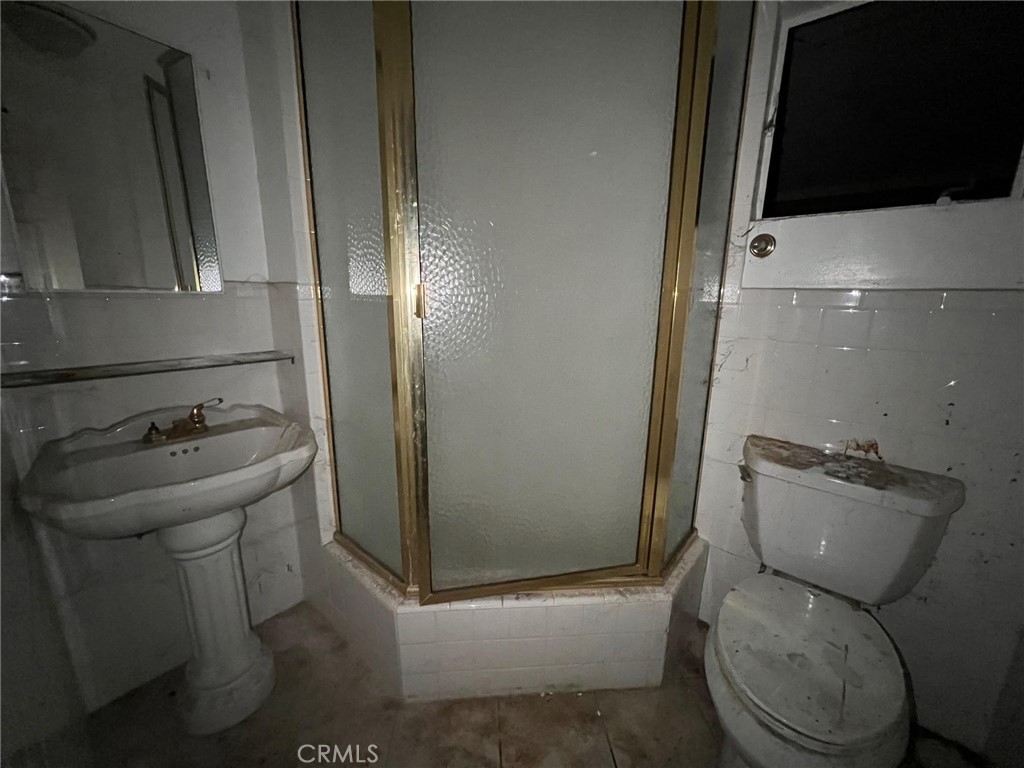 https://media.crmls.org/medias/9307a5a6-c2ad-46f9-af10-5991c1cc2280.jpg?preset=X-Large