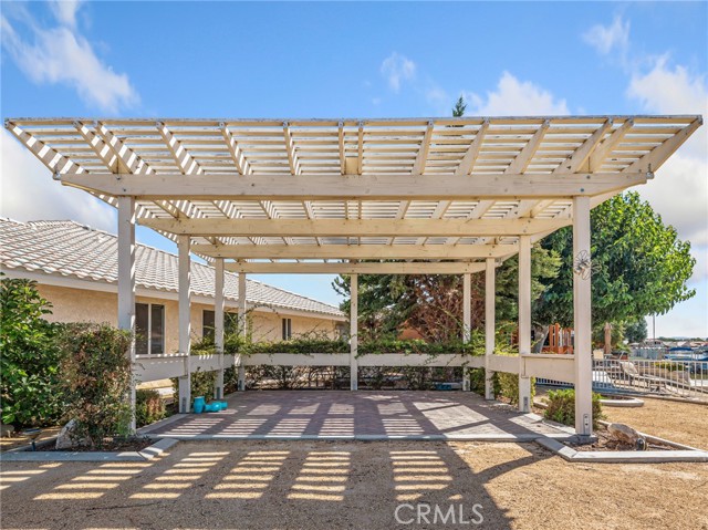 14526 Galleon Lane, Helendale CA: https://media.crmls.org/medias/9307f361-a53d-4c6b-95b5-02ac97d60909.jpg