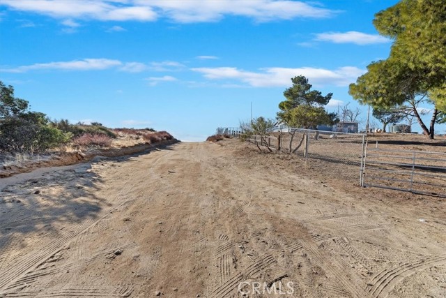 60500 Indian Paint Brush Road, Anza CA: https://media.crmls.org/medias/93087e0b-e186-4ca8-9168-247c413facd9.jpg