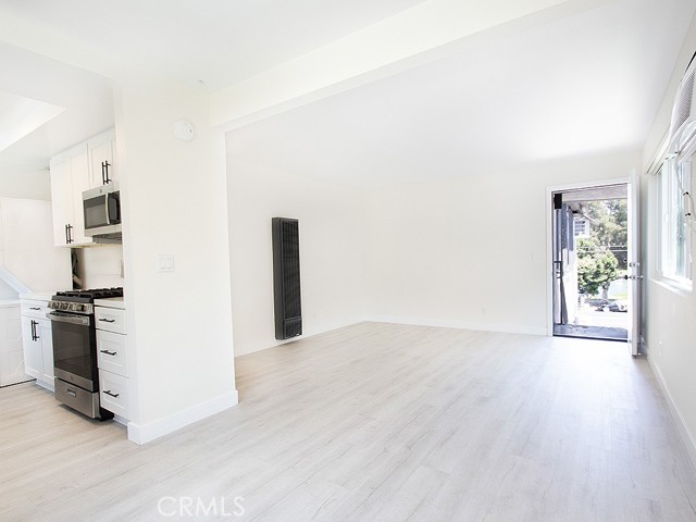 831 Glendale Boulevard, Los Angeles CA: https://media.crmls.org/medias/9308b654-8058-437c-96a5-4684593aea95.jpg