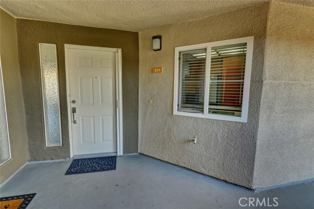 Detail Gallery Image 4 of 40 For 310 Lake St #213,  Huntington Beach,  CA 92648 - 2 Beds | 2 Baths
