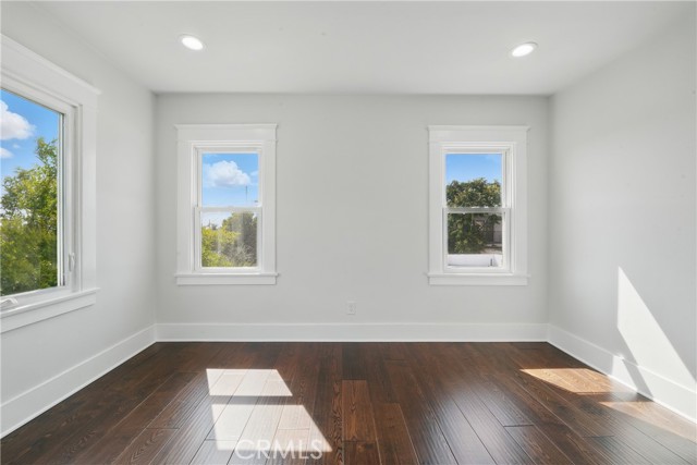 2111 S Bronson Ave, Los Angeles CA: https://media.crmls.org/medias/930adb5f-8f4a-445d-aa8d-b6cdeccef59c.jpg