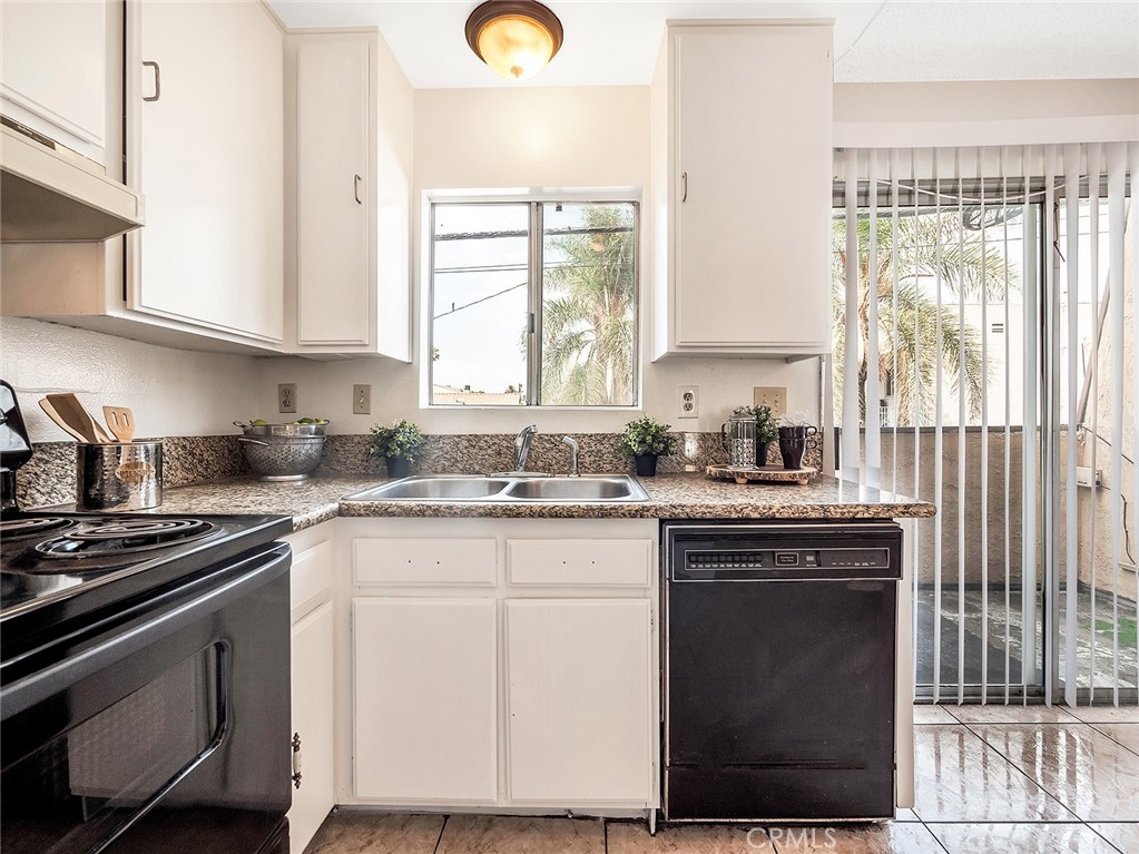 851 E 9th Street 205