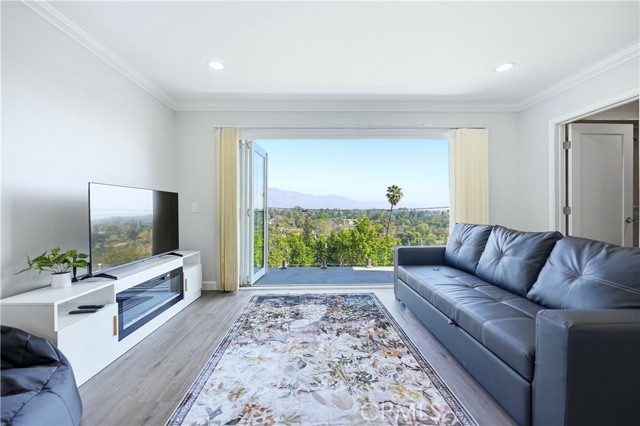 Detail Gallery Image 20 of 56 For 334 Anita Dr, Pasadena,  CA 91105 - 6 Beds | 5 Baths