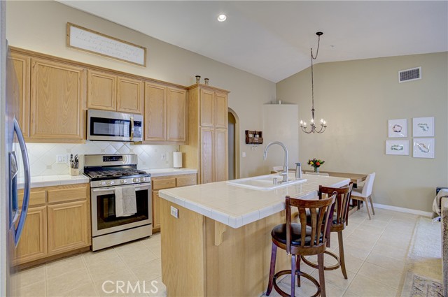 Detail Gallery Image 11 of 30 For 117 Morro, Fallbrook,  CA 92028 - 3 Beds | 2 Baths