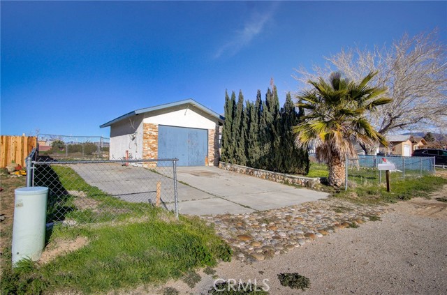 Detail Gallery Image 2 of 19 For 3419 Gregory Dr, Mojave,  CA 93501 - 3 Beds | 1 Baths