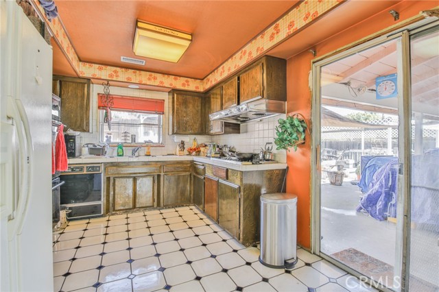 Detail Gallery Image 10 of 36 For 1315 Hillside, Pomona,  CA 91768 - 3 Beds | 2 Baths