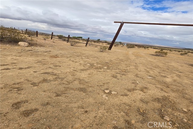 Detail Gallery Image 9 of 12 For 45750 250, Lake Los Angeles,  CA 93535 - – Beds | – Baths