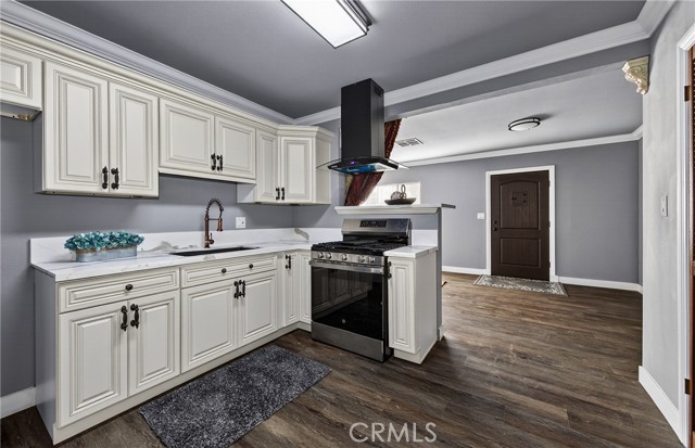 Detail Gallery Image 4 of 23 For 18206 Seville, Fontana,  CA 92335 - 3 Beds | 1 Baths