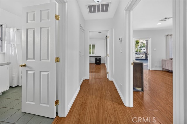 11407 Delano photo 21
