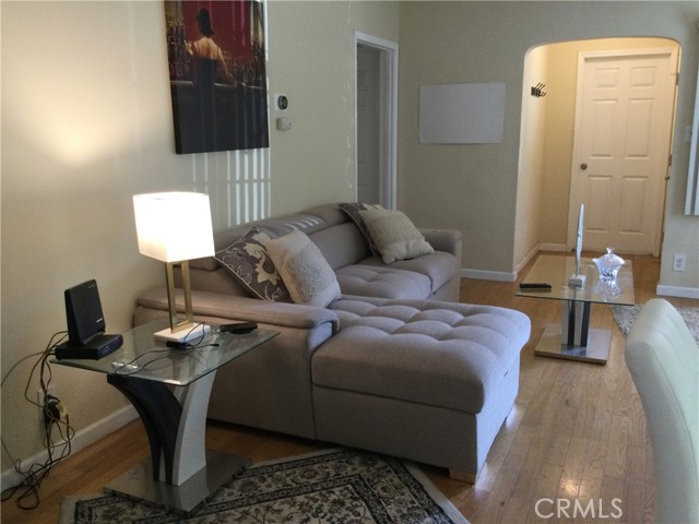 Detail Gallery Image 13 of 16 For 20957 Community St, Canoga Park,  CA 91304 - 3 Beds | 2 Baths