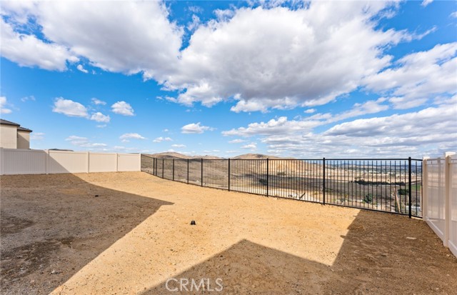 Detail Gallery Image 6 of 43 For 3909 Hudson Ln, Lake Elsinore,  CA 92530 - 6 Beds | 5 Baths
