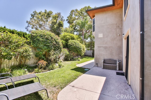 16802 Kamalii Drive, Huntington Beach CA: https://media.crmls.org/medias/93104526-f360-49e2-af7d-e29ff28d006d.jpg