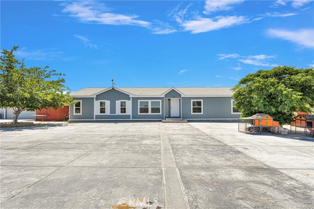 Detail Gallery Image 1 of 1 For 9230 Fairlane Rd, Lucerne Valley,  CA 92356 - 4 Beds | 2 Baths