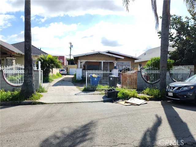 Detail Gallery Image 1 of 3 For 5846 Denver Ave, Los Angeles,  CA 90044 - 2 Beds | 1 Baths