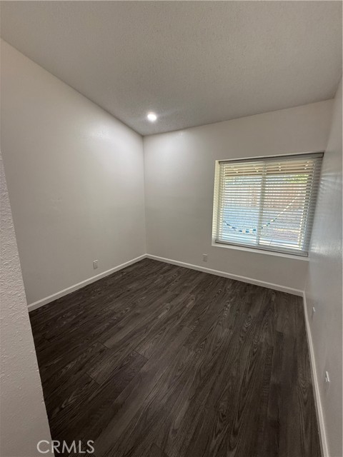 Detail Gallery Image 7 of 10 For 14164 Poplar St, Hesperia,  CA 92344 - 3 Beds | 2 Baths