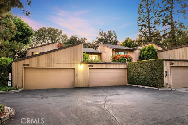 242 N Orange Grove Boulevard, Pasadena CA: https://media.crmls.org/medias/93125f5b-1b4a-4481-891f-cd3d081a60dc.jpg