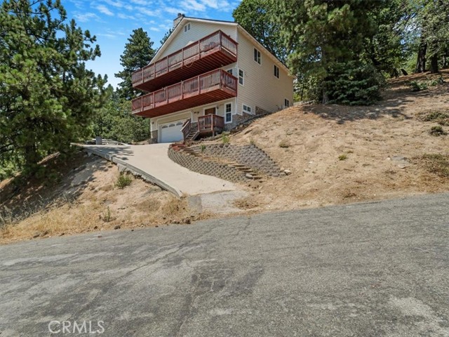 Detail Gallery Image 13 of 46 For 30134 Enchanted Way, Running Springs,  CA 92382 - 4 Beds | 3/1 Baths